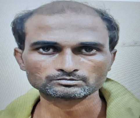 Theft accused escapes by jumping from police vehicle