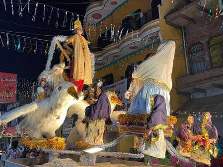 Bharat Milap tableaux were taken out with great pomp and show.