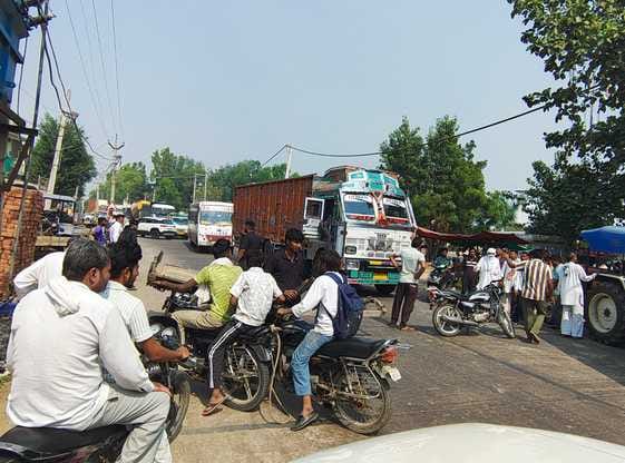 Anger over DAP shortage, blockade imposed