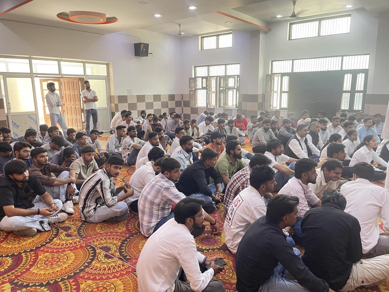 The voice of unity echoed in the Student Maha Panchayat, student-farmer leaders collectively issued a warning of protest