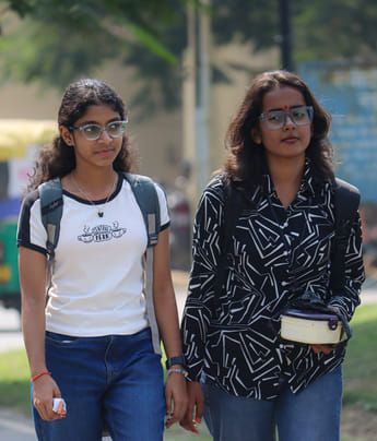 There is no canteen facility in Allahabad University, students and teachers raised demand