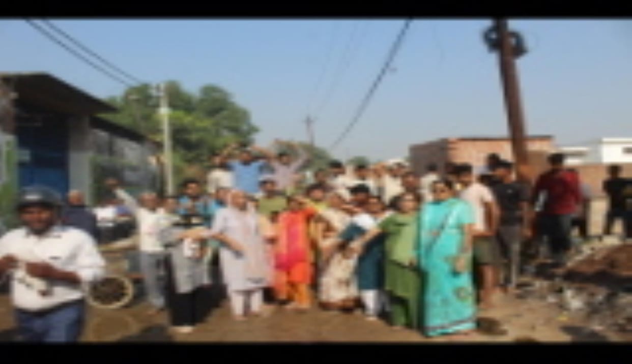 Anger erupted over waterlogging, Kalwari Road was blocked.