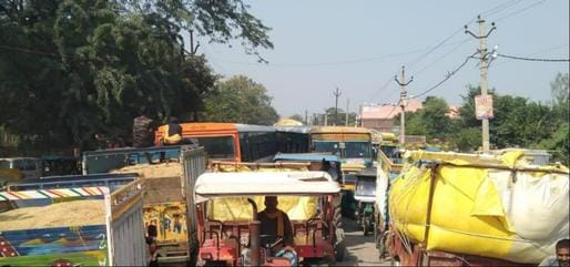 The jam increased the trouble, buses are leaving from the bypass.