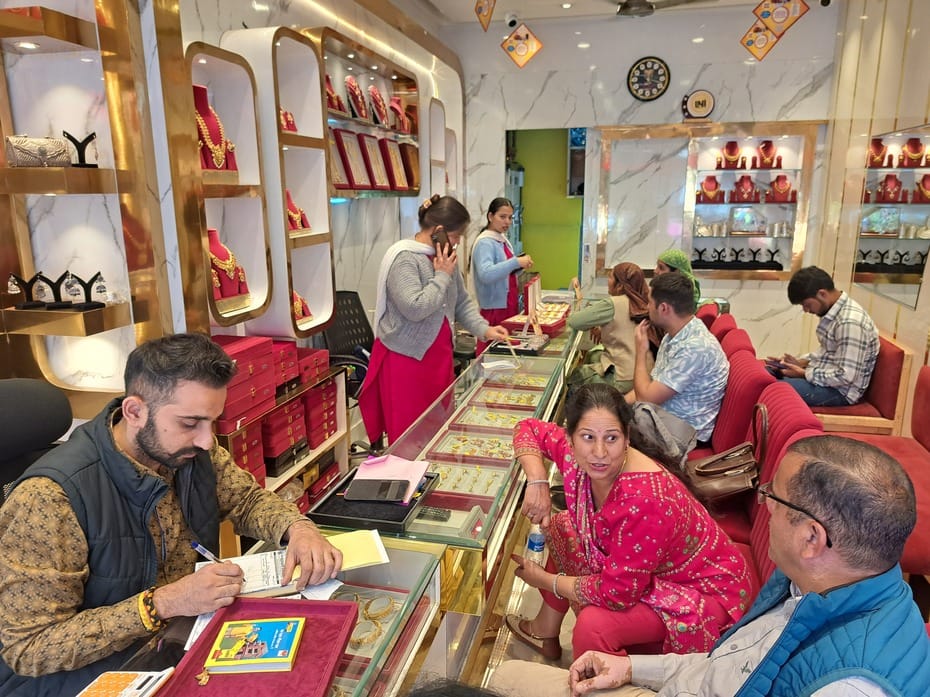 Rampur market decorated for Dhanteras