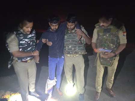 Encounter in Bairia and Sikandarpur, two criminals arrested