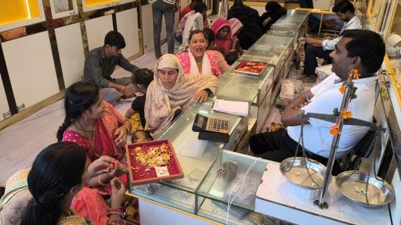 Inflation has no effect on the bullion market, buyers are pouring in.