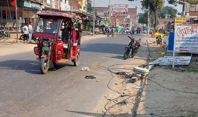 A dumper collided with a truck, leaving 10 electric poles broken in Sirathu, leaving 200 houses in darkness