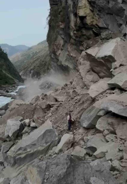 Tawaghat hill collapses, Adi Kailash pilgrims stranded