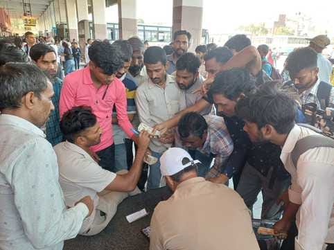 Crowds of passengers gathered at the bus stand, additional buses were deployed on the Lucknow and Narnaul routes.
