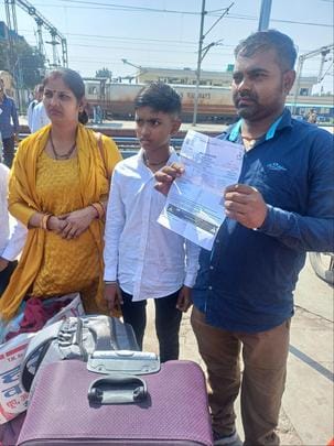 Coaches were brought from Chandigarh, Garib Rath passengers were stranded at Ambala station for two hours