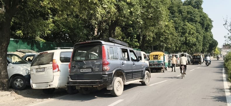 Illegal parking has become a problem for the residents of residential areas.