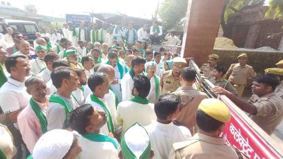 Bhakiyu took out a foot march demanding payment of outstanding sugarcane dues.