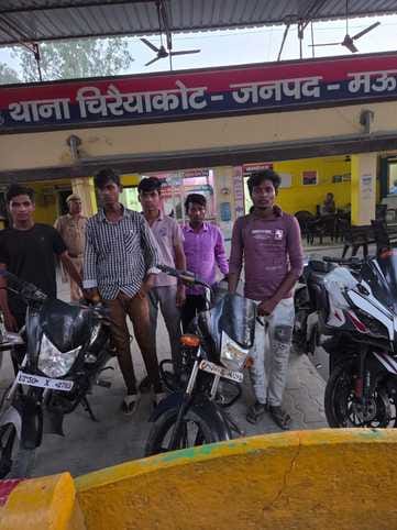 Brave girl students taught a lesson to three miscreants, case registered