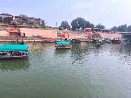 चित्रकूट में दीपावली मेले की तैयारी।