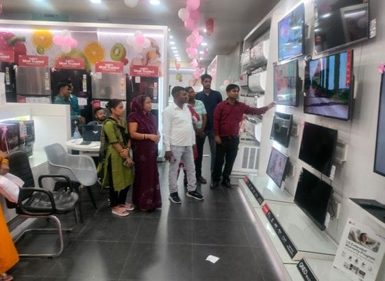 Goddess Lakshmi showers blessings on Dhanteras, business crosses Rs 250 crore