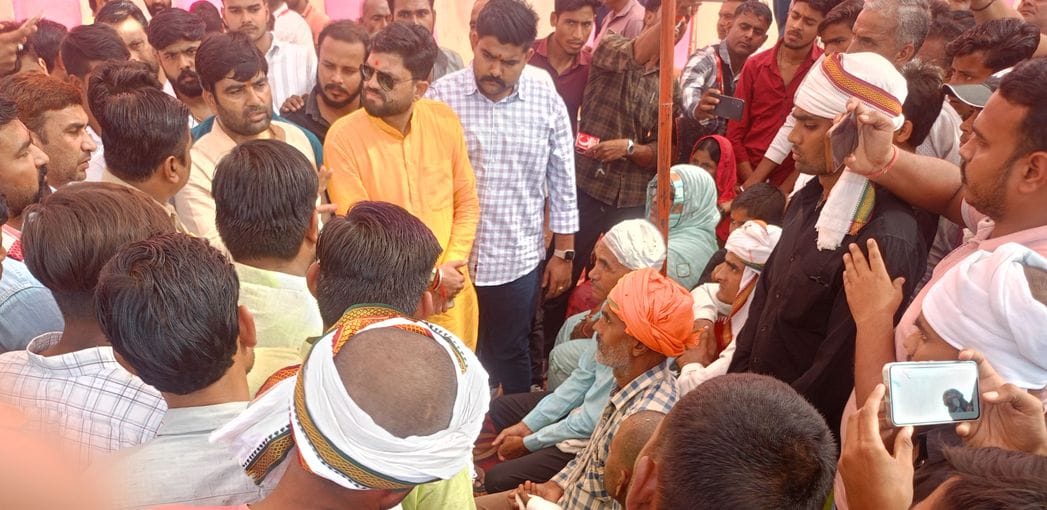 Karni Sena takes over the protest in Kheda Das, demands arrest of the accused