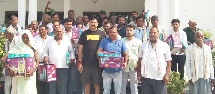 Block chief distributed gifts to BDC memberBlock chief distributed gifts to BDC memberss
