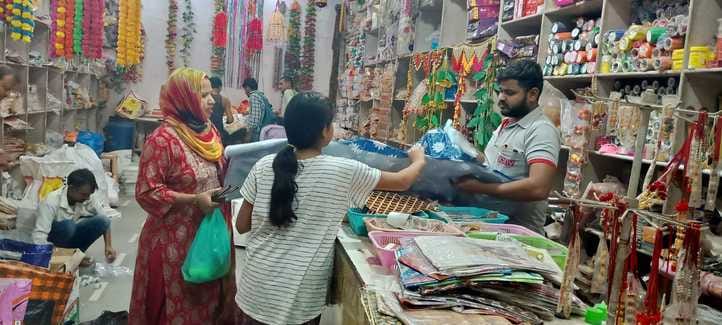 Crowds gathered for shopping on the eve of Dhanteras