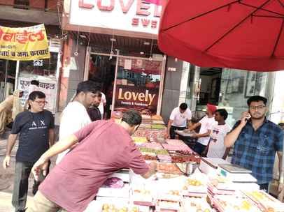 Sweets being sold openly in the city, no checking, even doctors not sent to the field