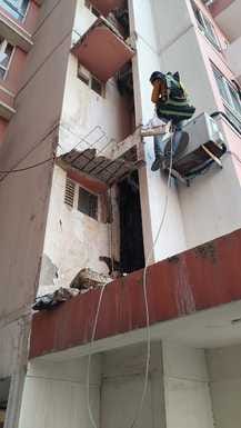 Balcony collapses at Ganga Yamuna Hindon Apartment