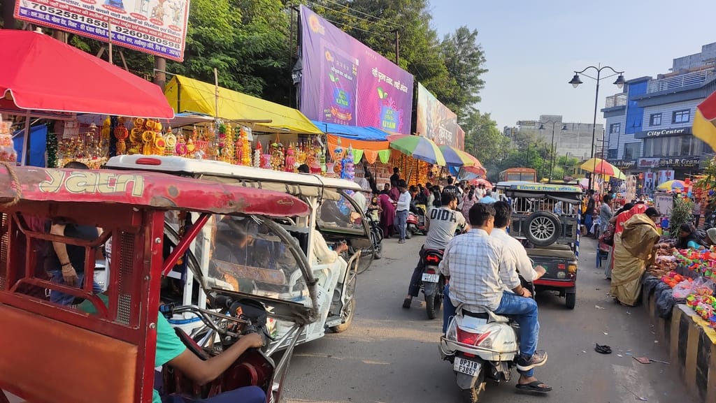 E-rickshaws plied the restricted roads... people struggled with traffic jams