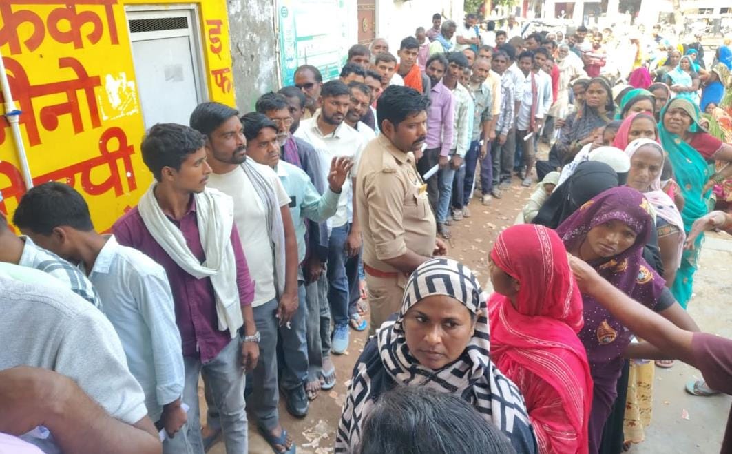Crowd of farmers gathered at IFFCO center
