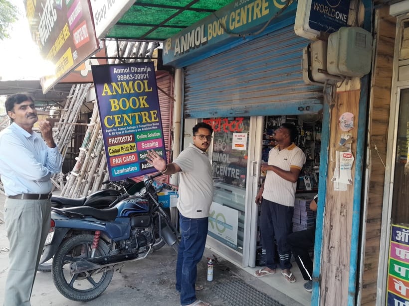 Lakhs of rupees stolen from 3 shops on Dhanteras