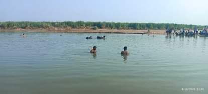 घटनास्थल पर मौजूद स्थानीय लोग