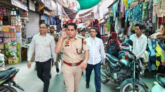 Due to reduction in GST, shopkeepers are expecting rain in the markets on Dhanteras today