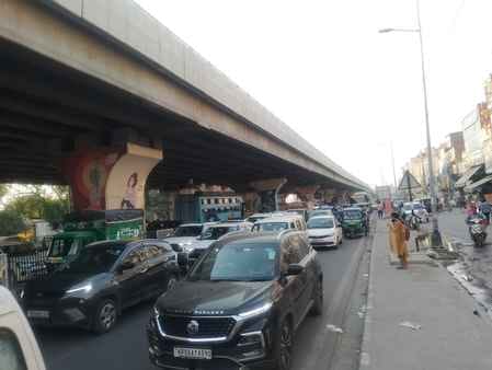 Markets gear up for Dhanteras shopping, GT Road faces traffic jam