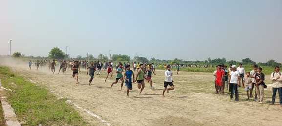 Players showed their strength in the assembly level sports competition.