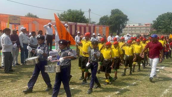 Raju got first place in the 400-meter race, and Lucky got first place in the 200-meter race.
