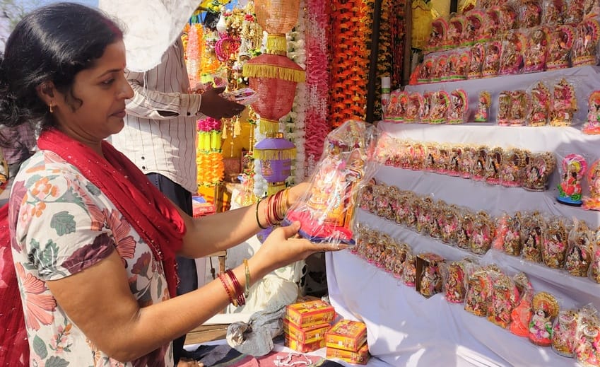 Rain of money in the markets on Dhanteras