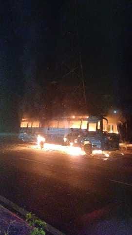 A bus going to Hardoi caught fire, 60 passengers saved their lives by jumping off.
