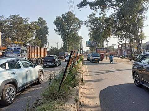 There is a possibility of accidents due to broken divider railings.