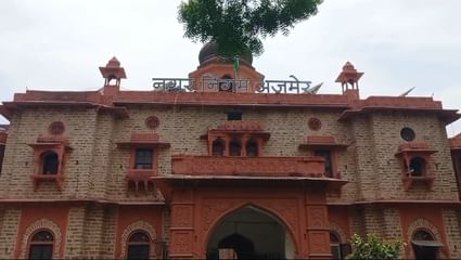 नगर निगम के एडिशनल चीफ इंजीनियर की कार से रुपए बरामद