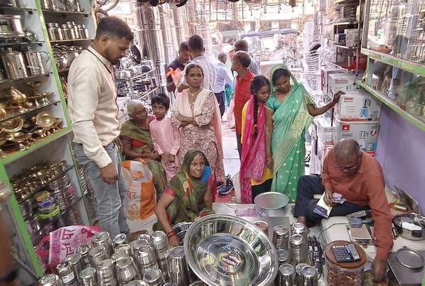 Dhanteras today, decorated markets, stable marriage, auspicious shopping