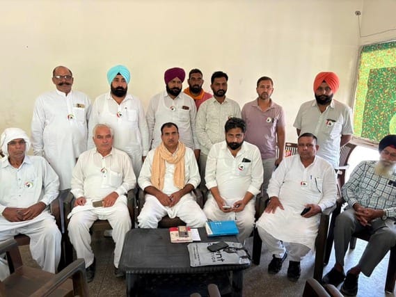 Agriculture department officials colluding with insurance companies to embezzle farmers' insurance: Mandeep