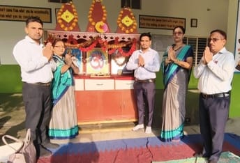 The school was decorated, Rangoli was made, Dandiya was played and Deepotsav was celebrated.