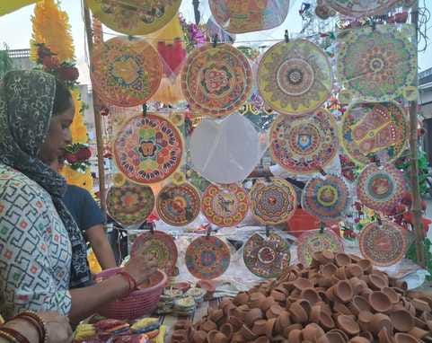 Crowds gathered on Dhanteras, markets jammed