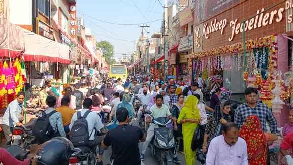The joy returned, happiness was sold in the markets on Dhanteras