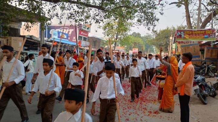 Volunteers organized a march on the centenary year