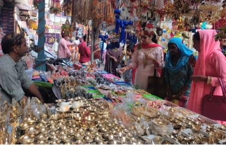 Panchparva starts today, markets are shining