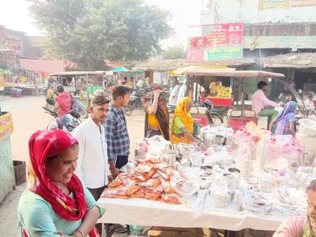 Sale of puffed rice, toys and parwal