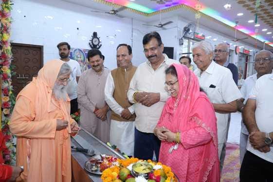 It is essential to adopt the teachings of the story in life: Divyanand Maharaj