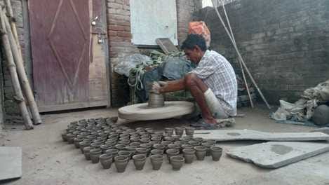 ADM gave the message of adopting Swadeshi by turning the wheel.