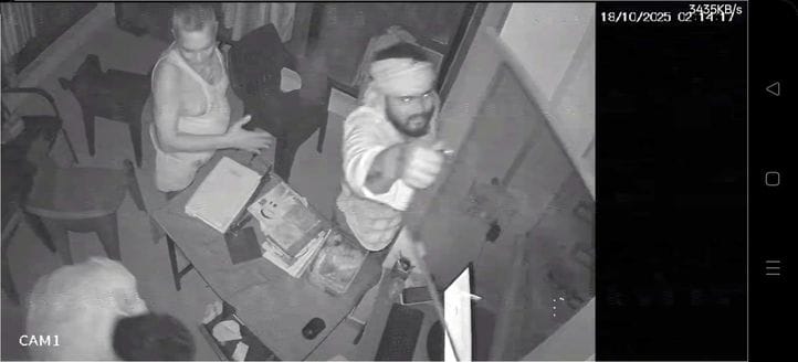 Bolero riding miscreants beat up petrol pump salesman and watchman, looted Rs 2.5 lakh