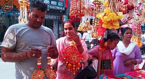 The market was bustling on Dhanteras... Goddess Lakshmi showered her blessings in abundance.