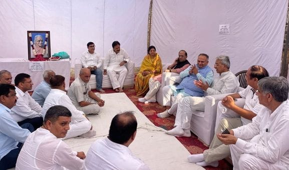 Congress state president and others expressed grief over the death of the mayor's mother.