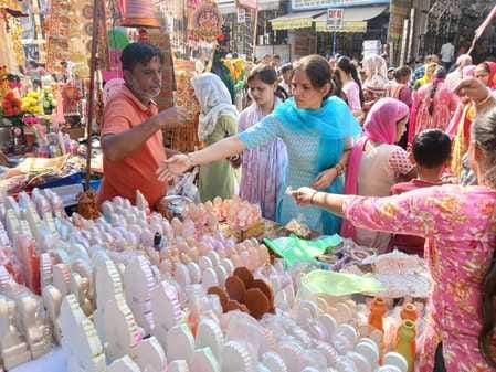 Dhanteras brings in wealth, with turnover exceeding Rs 300 crore